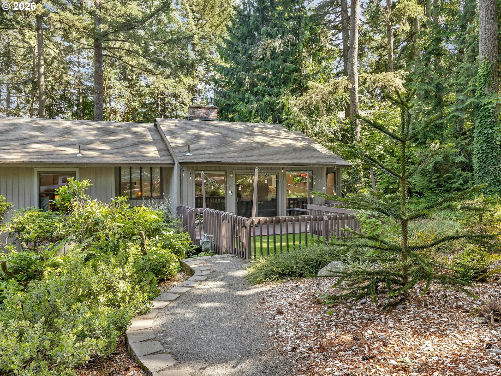 2592 HILLCREST CT