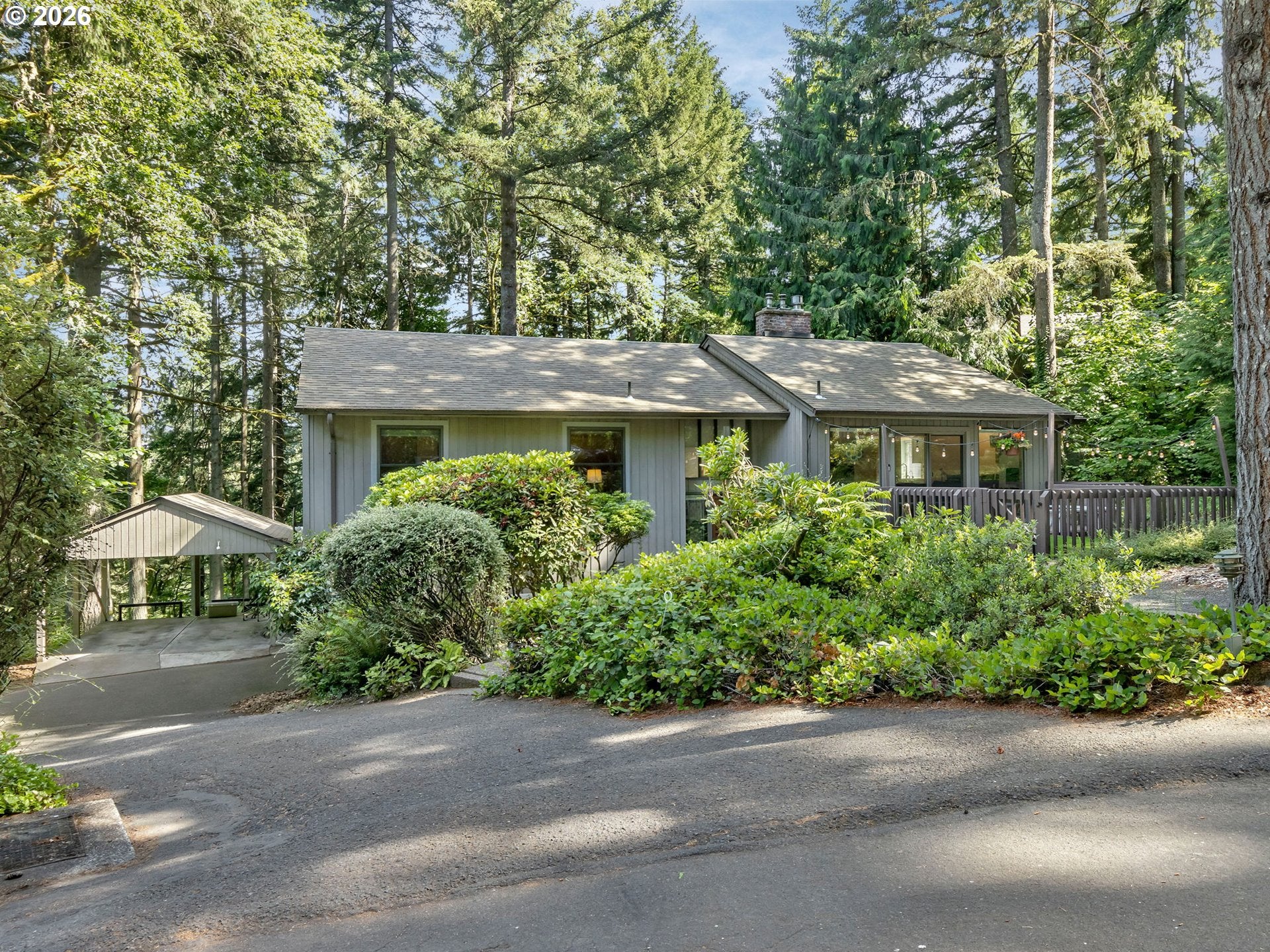 2592 HILLCREST CT