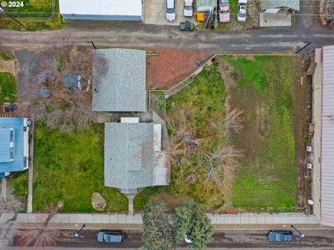 A home in Maupin