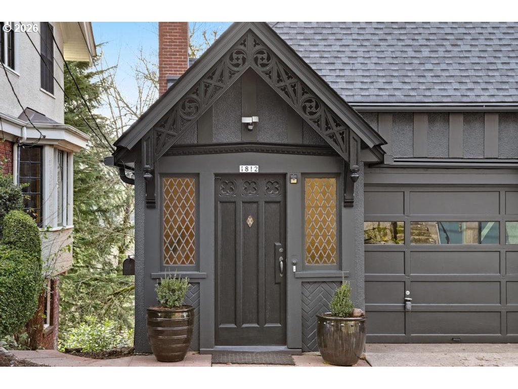 1812 SW HIGH ST