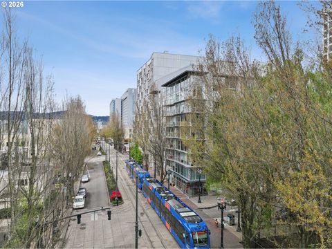 533 NE HOLLADAY ST 701 Portland OR 97232