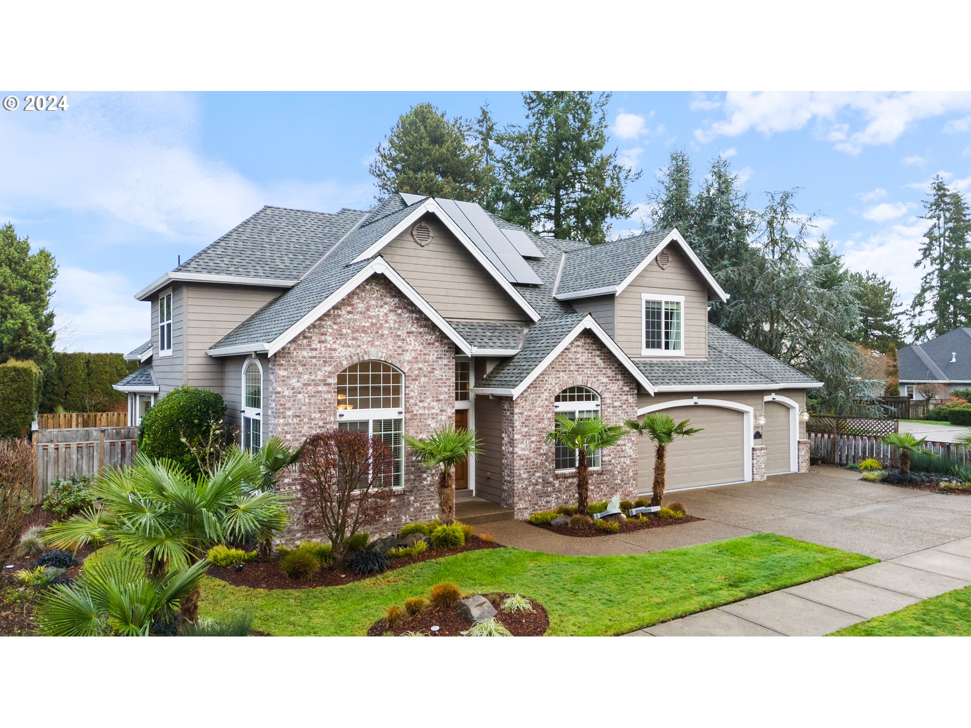 895 NE ADDISON CT