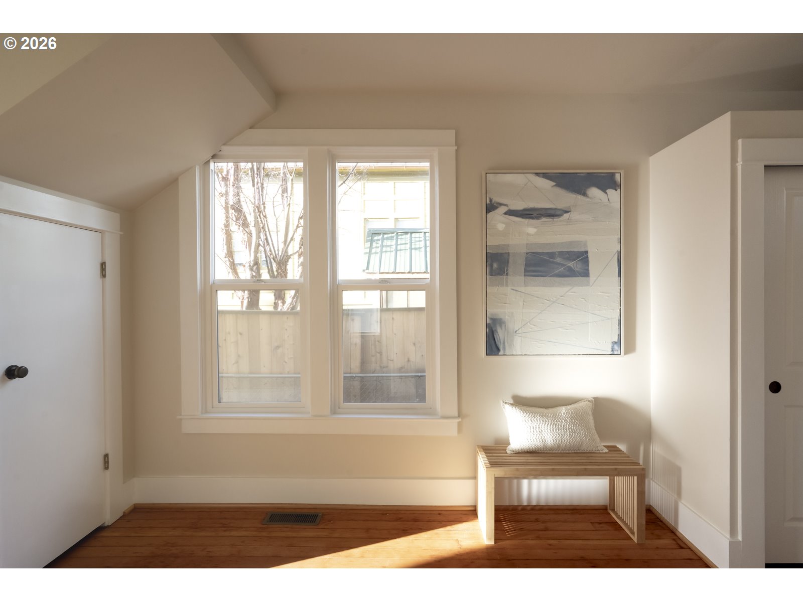 4057 N BORTHWICK AVE