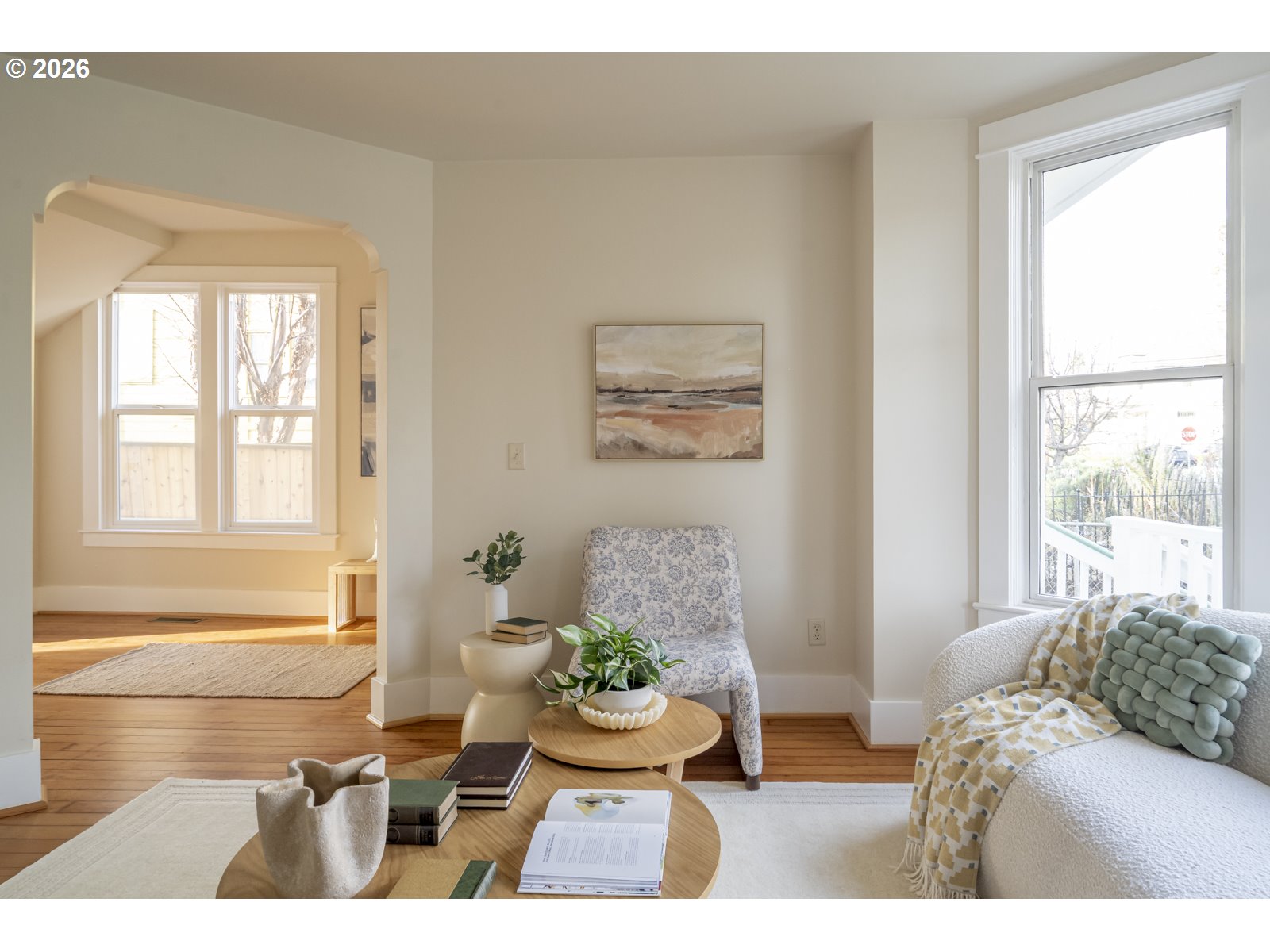 4057 N BORTHWICK AVE