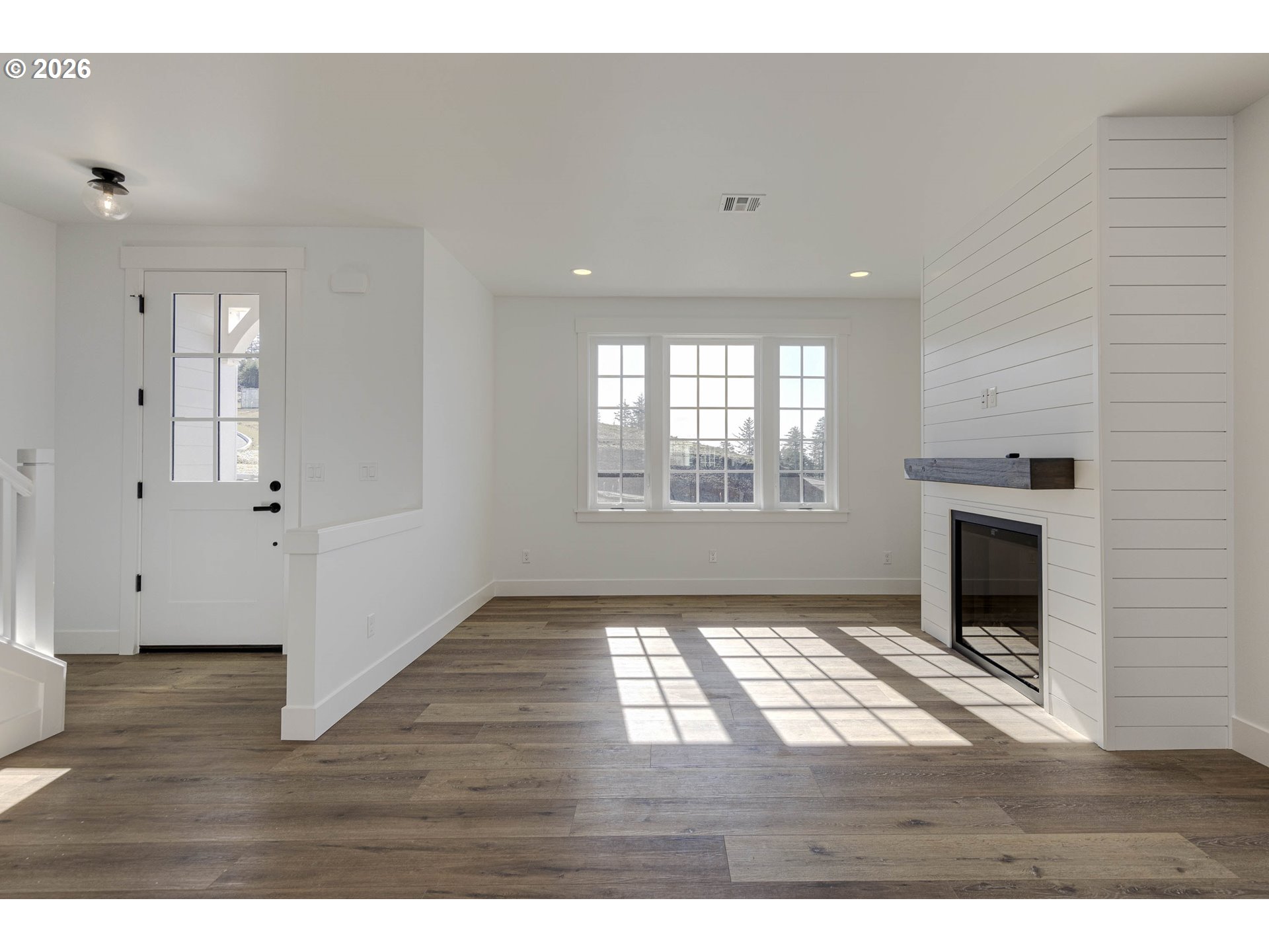 425 NE MOONWAKE LN 18