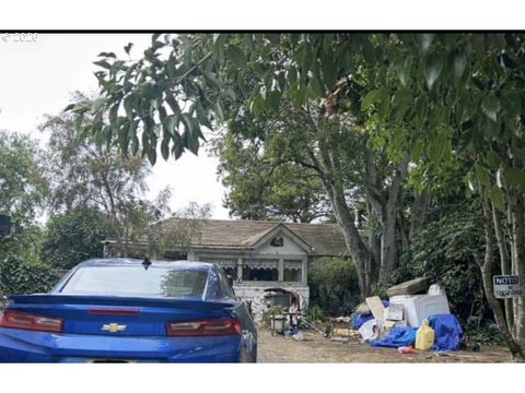 396 N WALL ST Coos Bay OR 97420