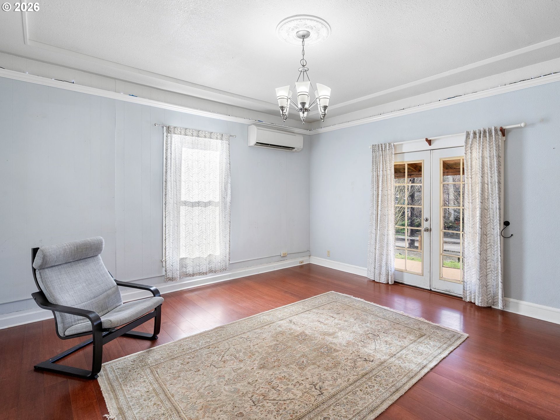 7028 N SAINT LOUIS AVE