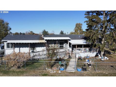 A home in Baker City