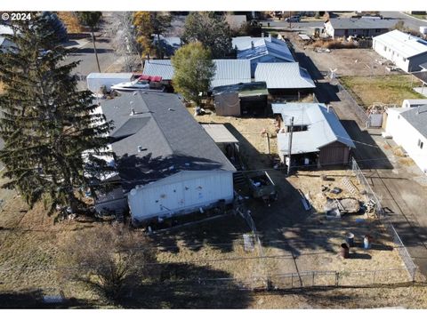 A home in Baker City