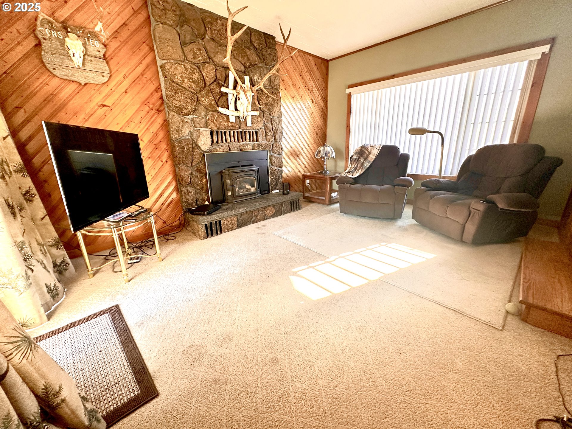 702 LAKE AVE