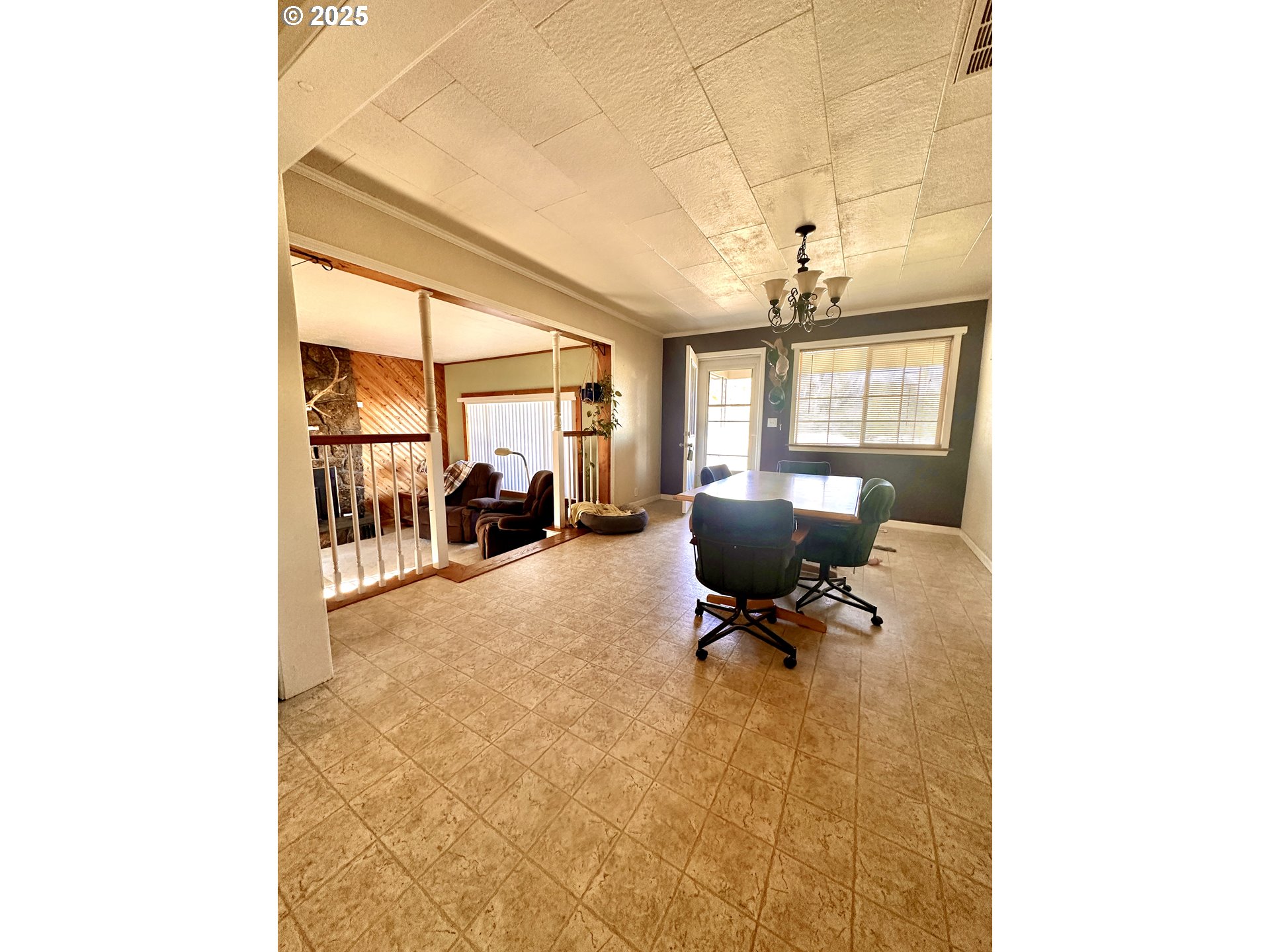 702 LAKE AVE