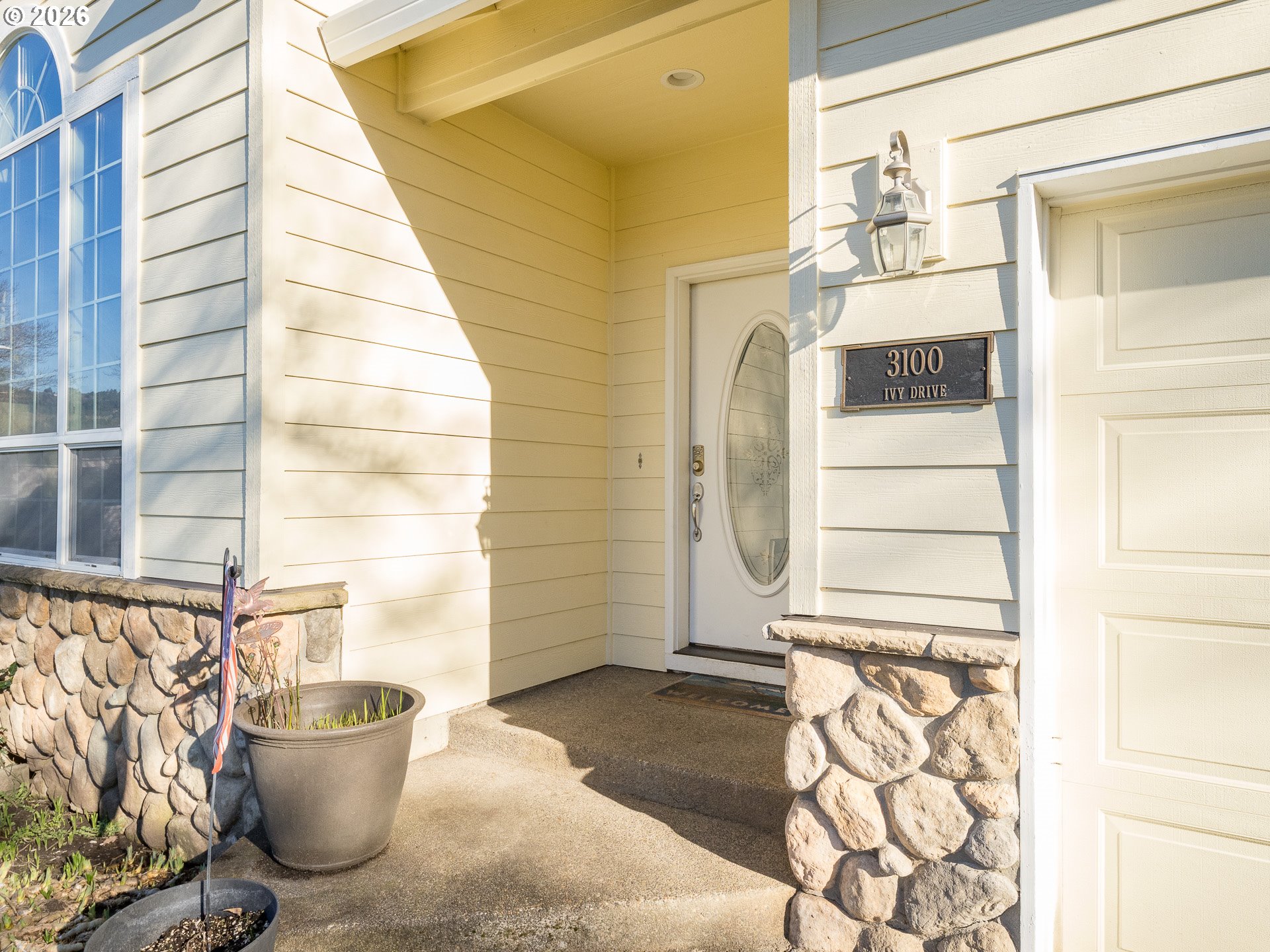 3100 IVY DR