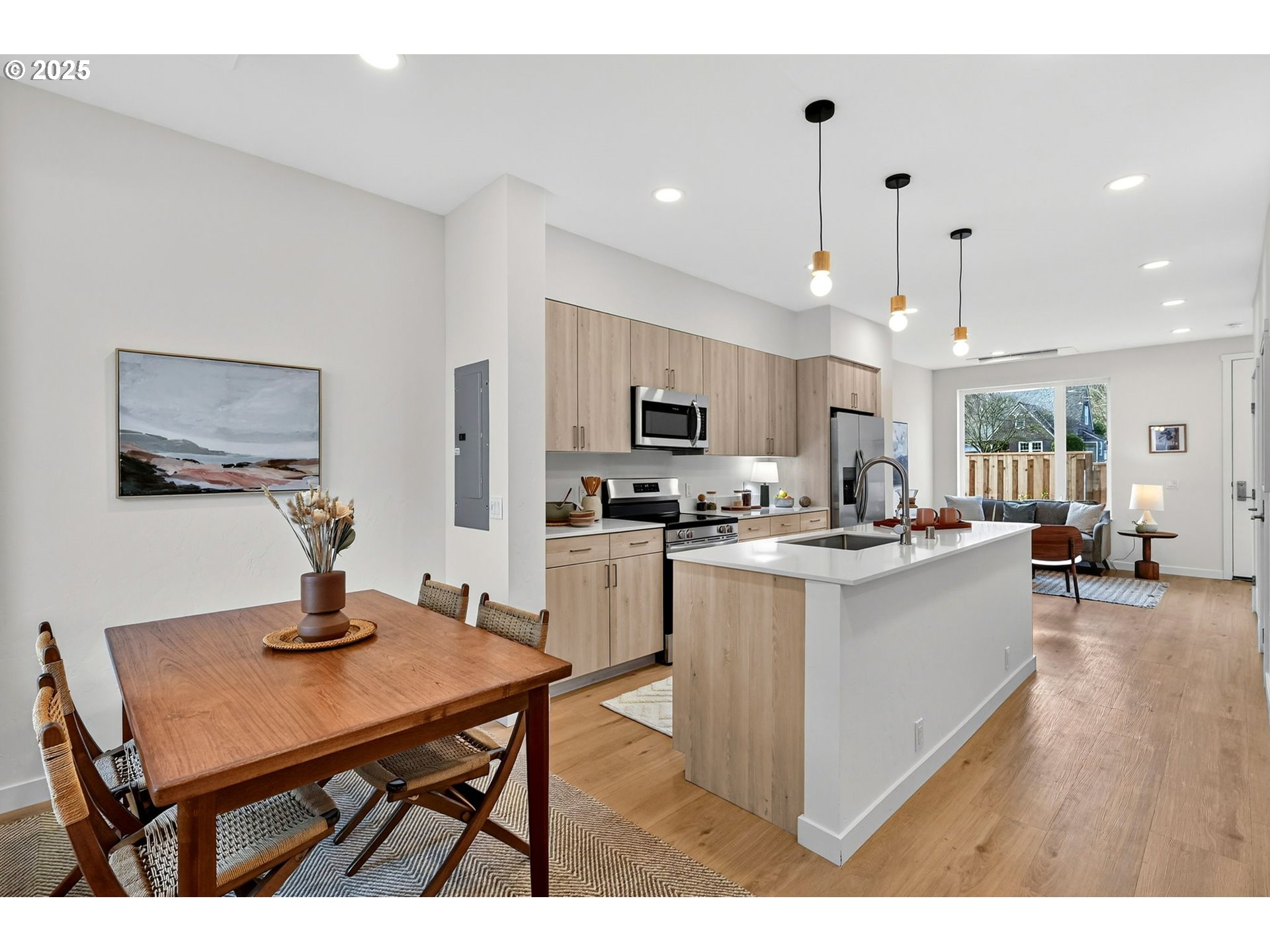 7216 NE Going ST