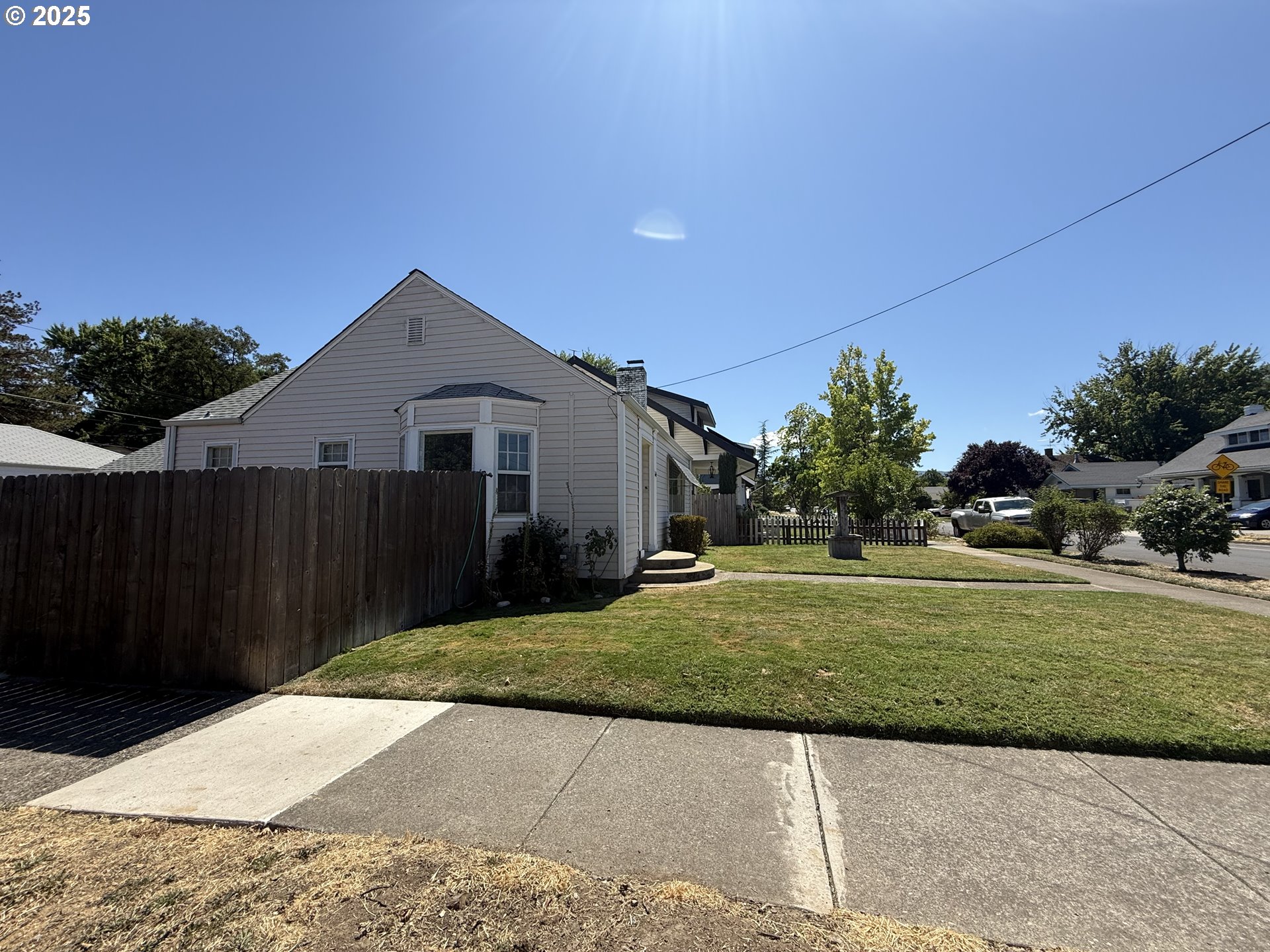 731 W 4TH ST