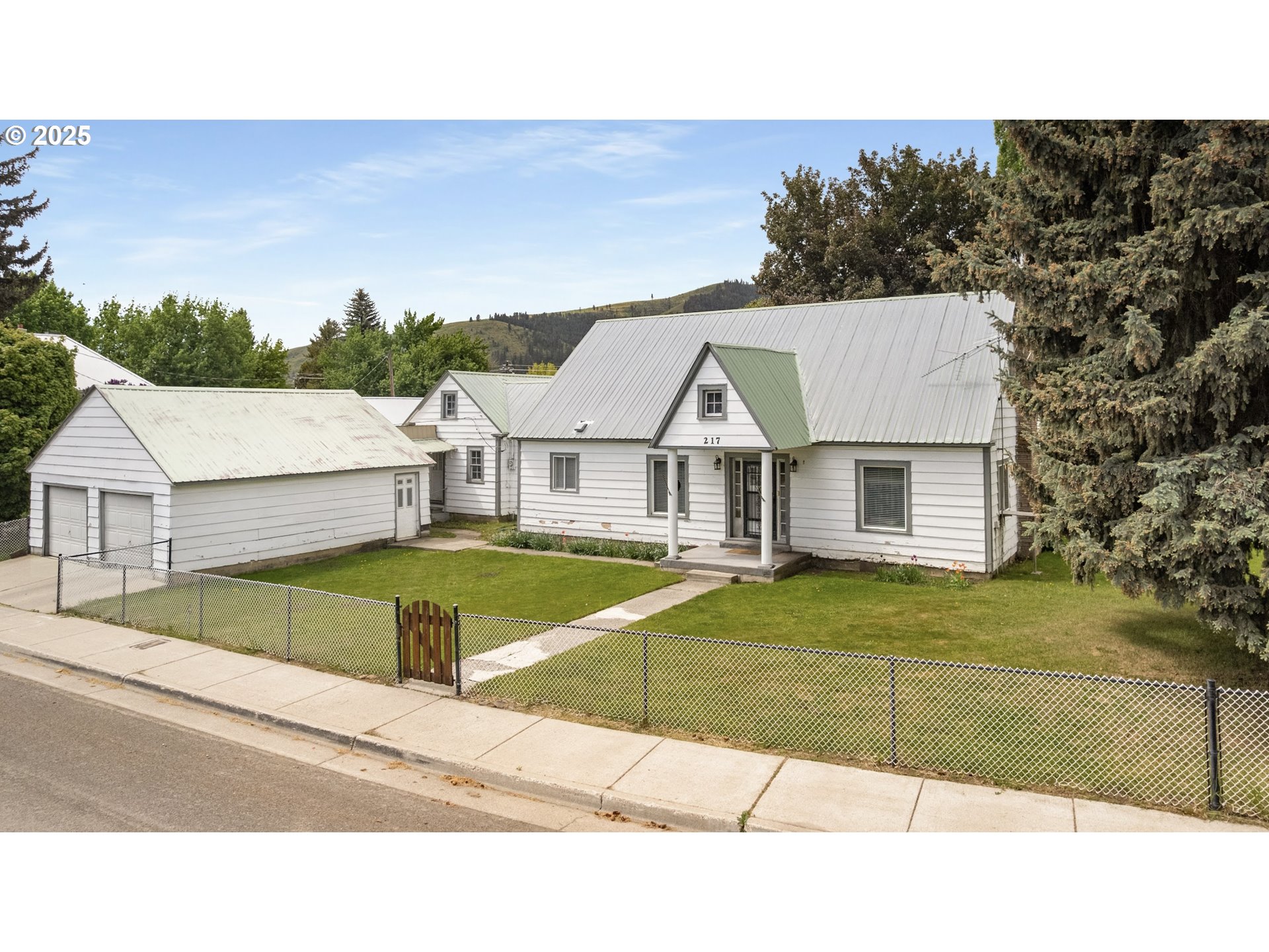 217 N MAIN ST