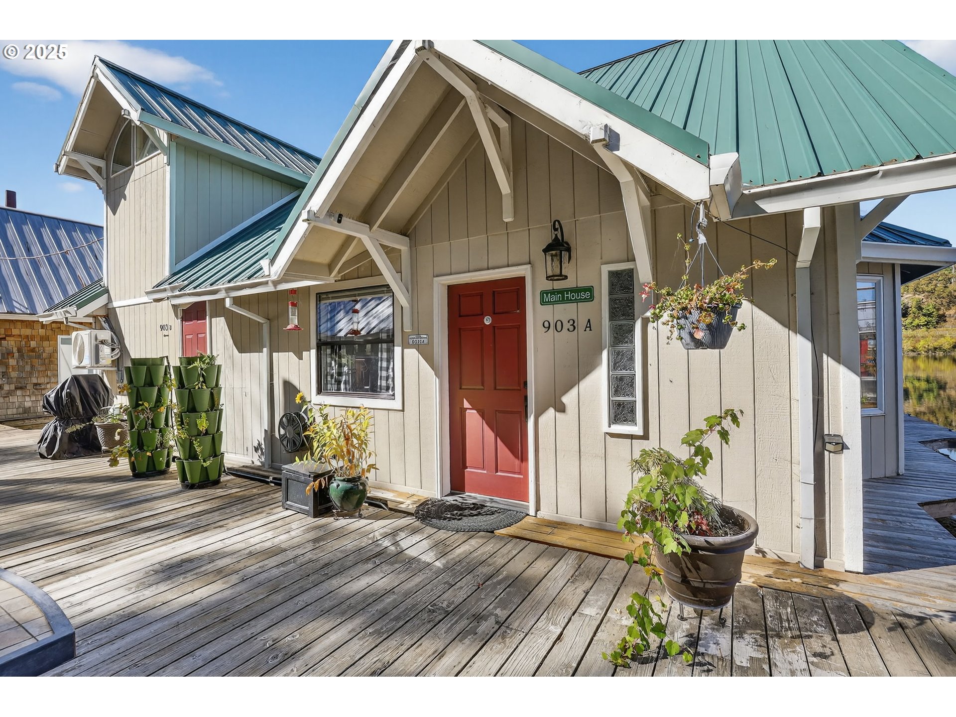 903 S McLoughlin BLVD A&B