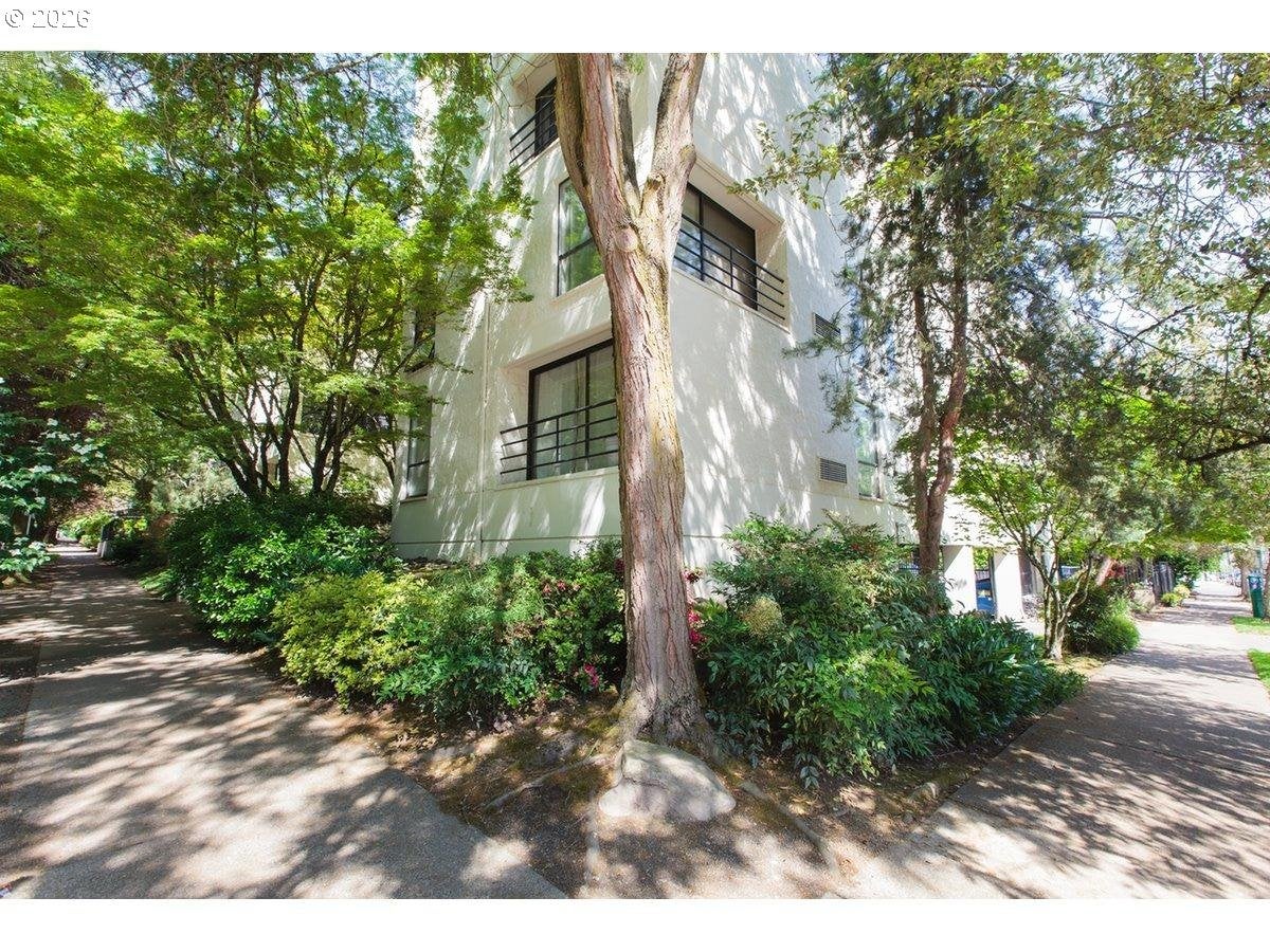 1937 NW HOYT ST 106