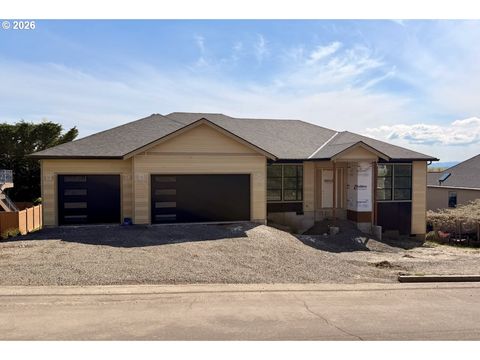 Photo of 702 NW Morning View Ct, McMinnville, OR 97128 (MLS # 264961782)