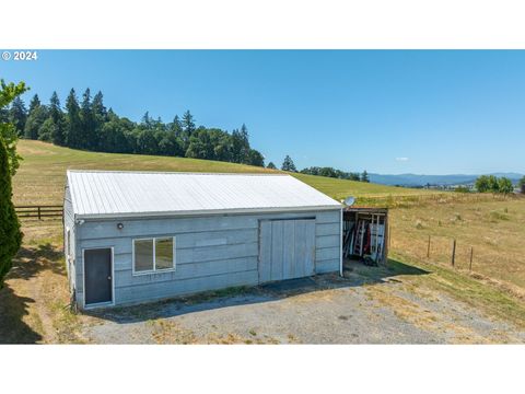 A home in Yamhill