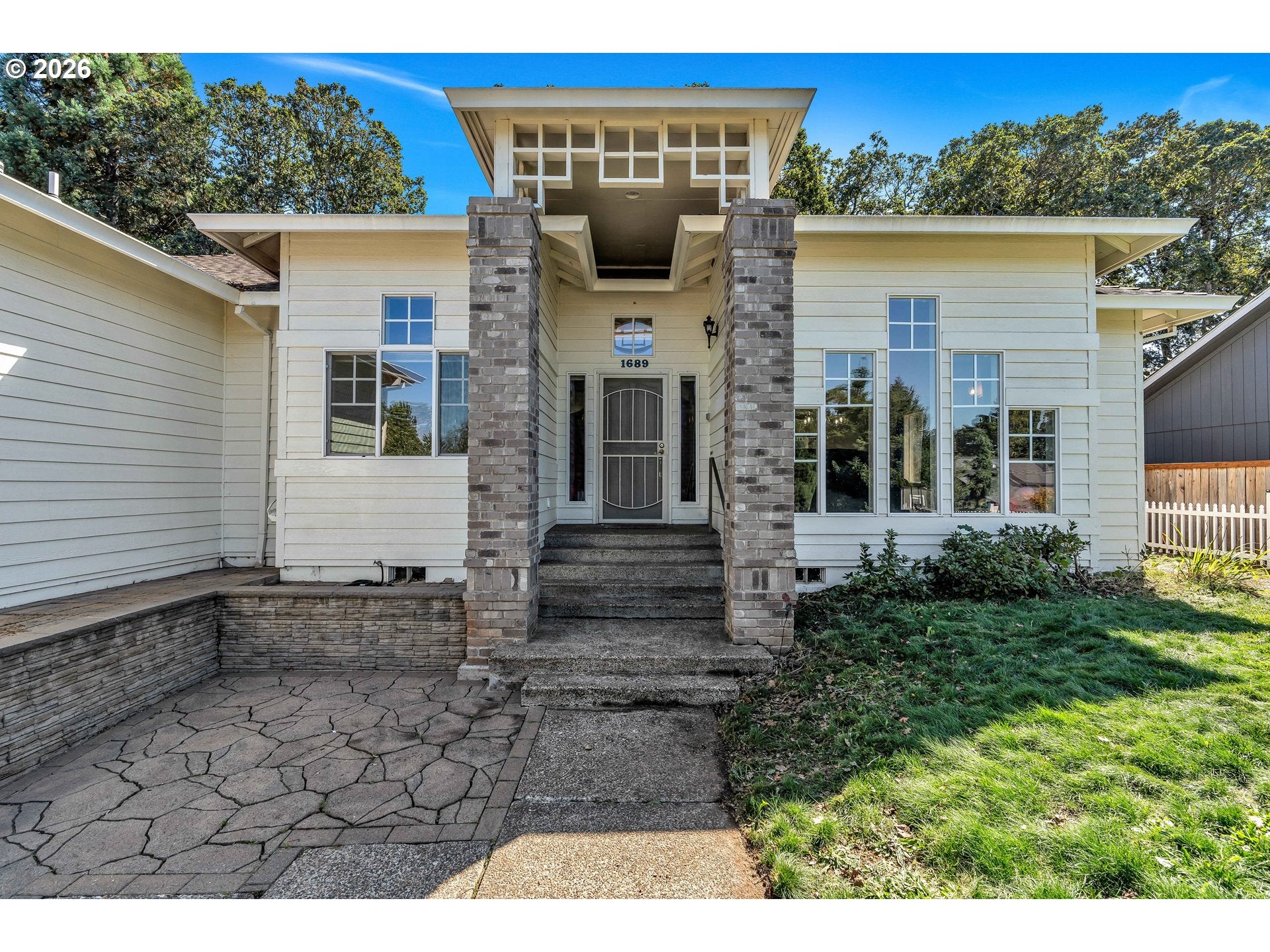 1689 CINNAMON HILL DR