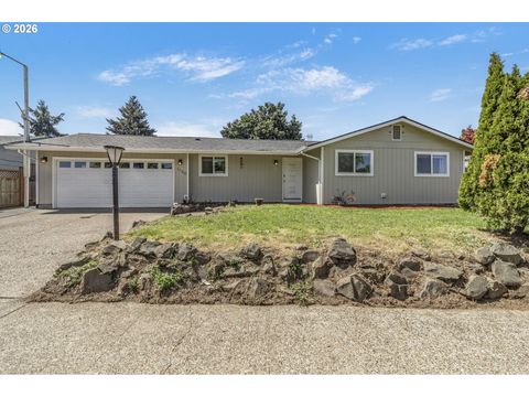1758 RAINBOW DR Springfield OR 97477