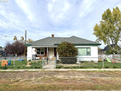 A home in Baker City