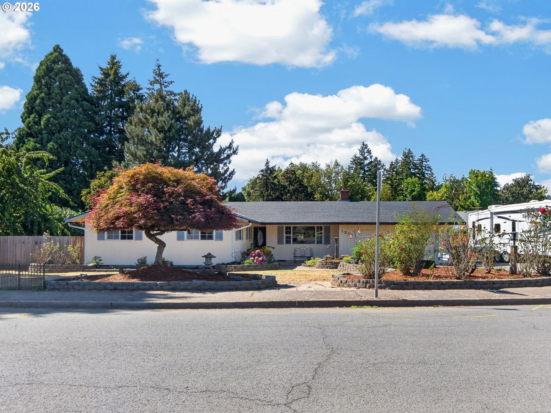 1211 N SITKA AVE