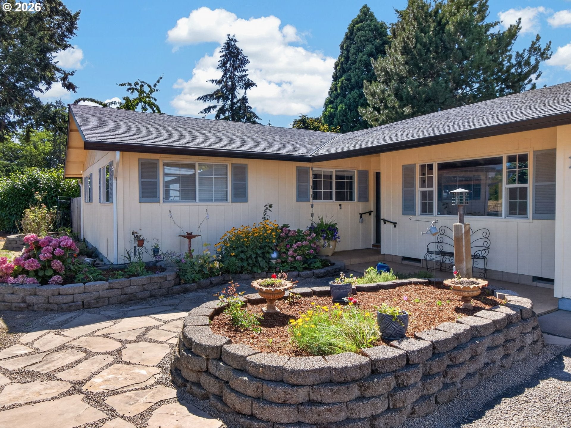 1211 N SITKA AVE