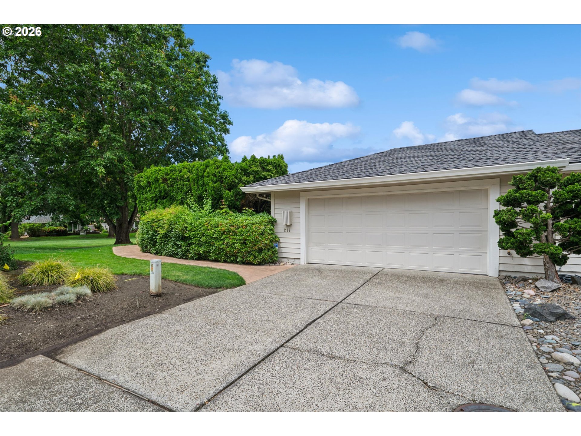 7177 SW LAKE BLUFF CT