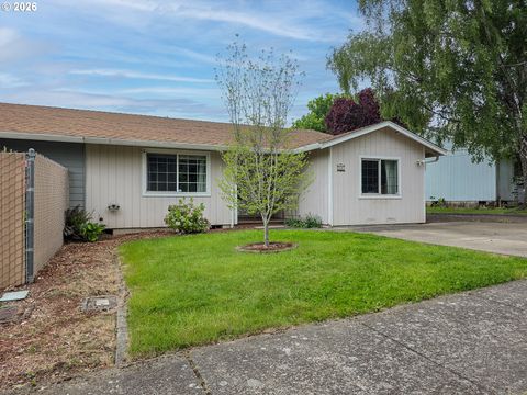 Photo of 225 SW Fleishauer Ln, McMinnville, OR 97128 (MLS # 344227523)