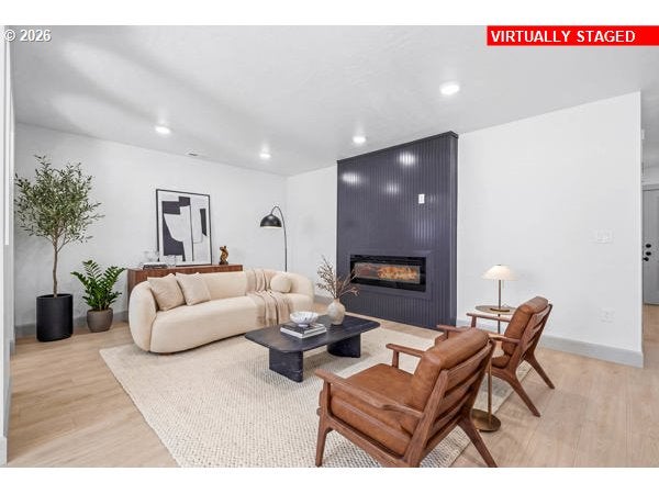 978 NE 10TH PL