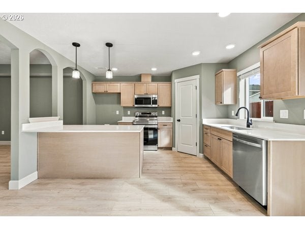 978 NE 10TH PL
