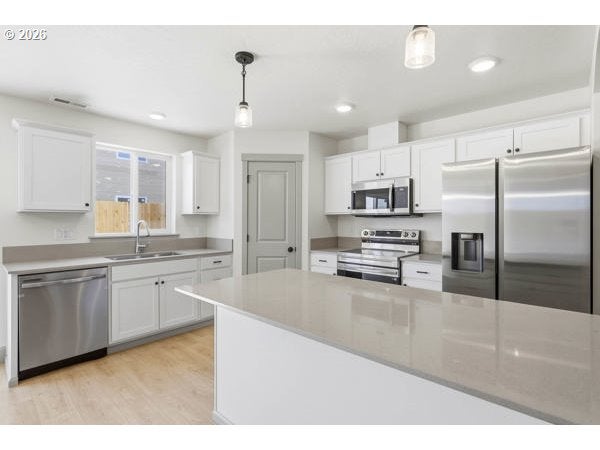978 NE 10TH PL