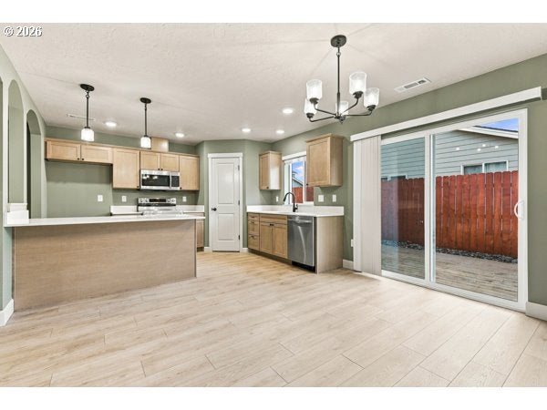 978 NE 10TH PL