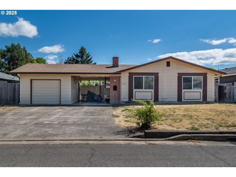 2065 BEL AIR CT Roseburg OR 97471