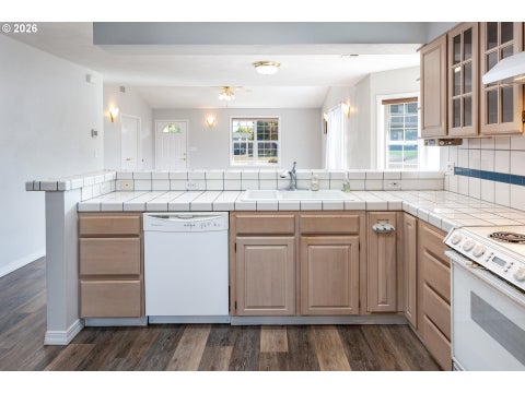 Tiny photo for 115 S 3rd St, Creswell, OR 97426 (MLS # 210527120)