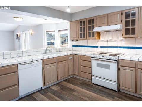Tiny photo for 115 S 3rd St, Creswell, OR 97426 (MLS # 210527120)