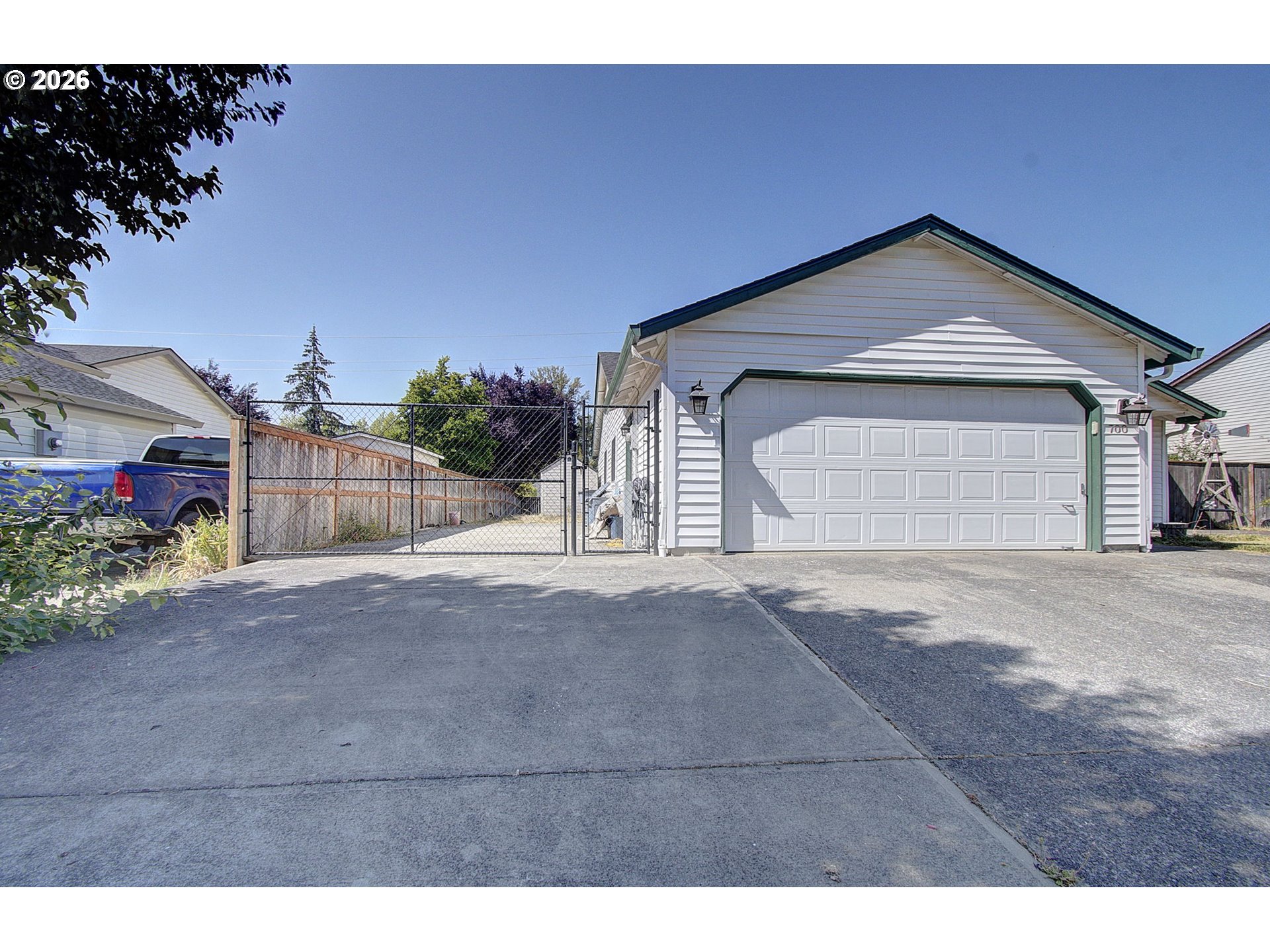 700 NW 24TH ST