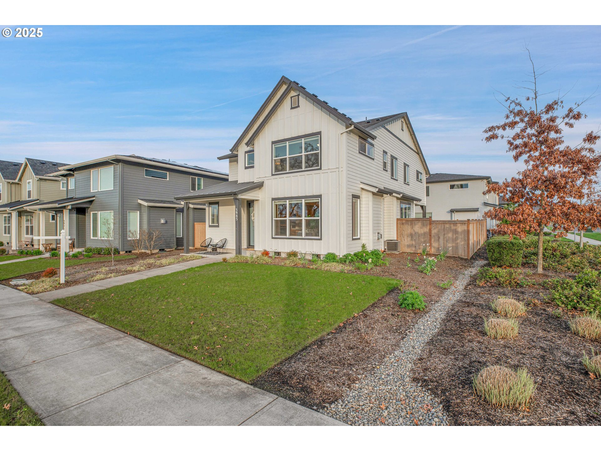 3985 SE LOSTINE LN