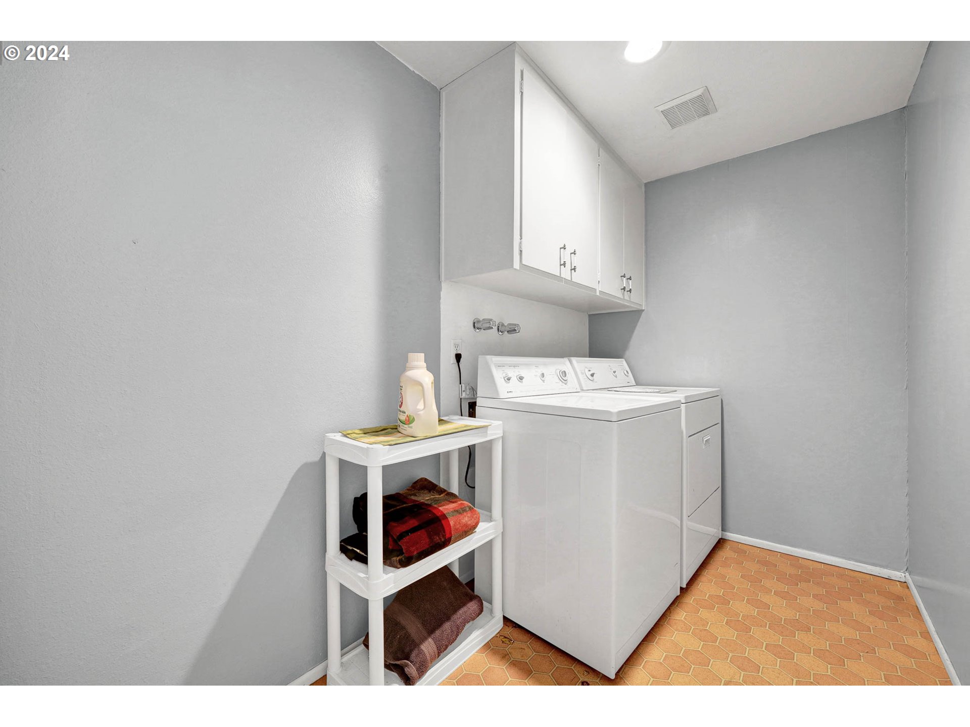 Eugene, Oregon 97405, United States, 3 Bedrooms Bedrooms, ,2 BathroomsBathrooms,Residential,Active,101096