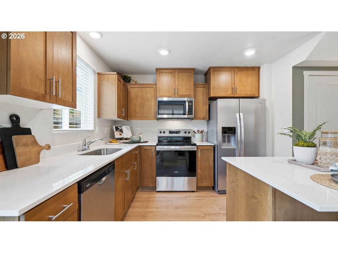 1407 SE ROSEFINCH AVE