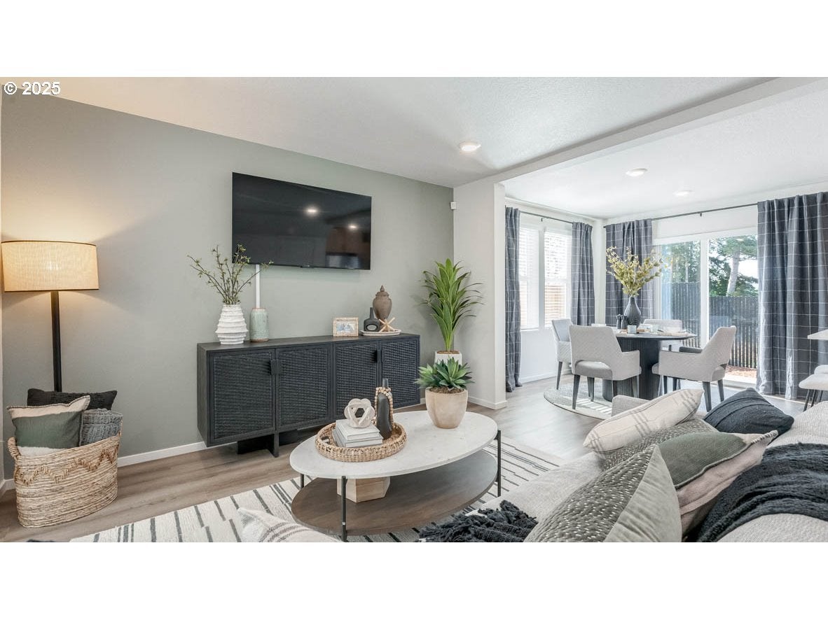 1407 SE ROSEFINCH AVE