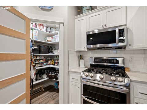 Tiny photo for 368 Hillegas Ave, Creswell, OR 97426 (MLS # 459506977)