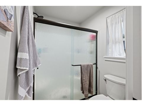 Tiny photo for 368 Hillegas Ave, Creswell, OR 97426 (MLS # 459506977)