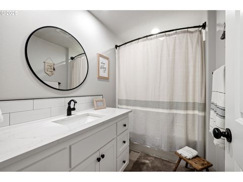 Tiny photo for 368 Hillegas Ave, Creswell, OR 97426 (MLS # 459506977)