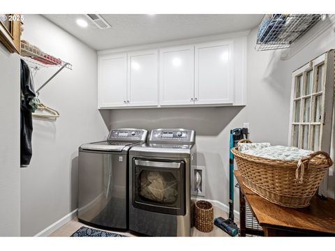 Tiny photo for 368 Hillegas Ave, Creswell, OR 97426 (MLS # 459506977)