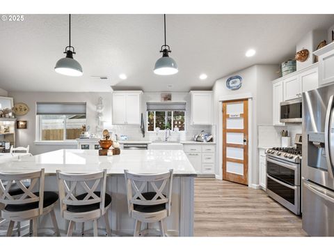 Tiny photo for 368 Hillegas Ave, Creswell, OR 97426 (MLS # 459506977)