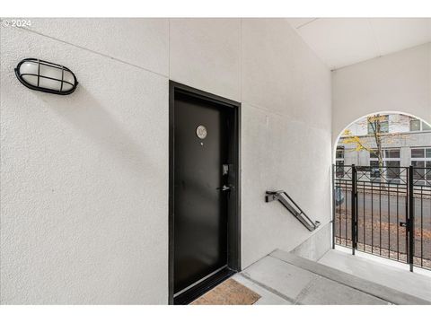 1009 NW HOYT ST NW 106 Portland OR 97209