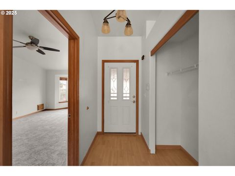 Tiny photo for 589 Mary Neal Ln, Creswell, OR 97426 (MLS # 261416434)