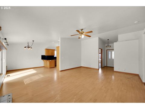 Tiny photo for 589 Mary Neal Ln, Creswell, OR 97426 (MLS # 261416434)